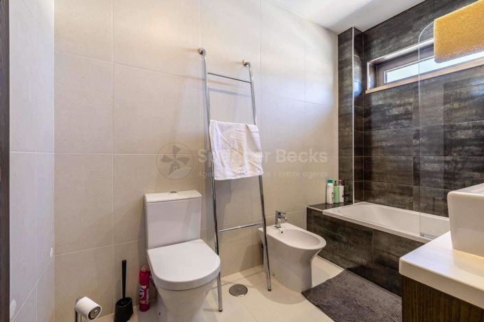 Image No.22-3 Bed House for sale