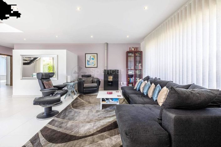 Image No.5-3 Bed House for sale