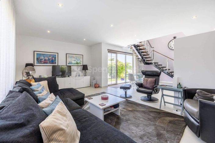 Image No.6-3 Bed House for sale