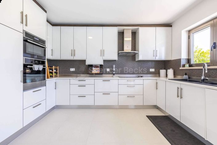 Image No.8-3 Bed House for sale