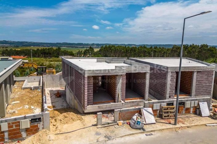 Image No.13-2 Bed House for sale