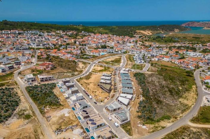 Image No.4-2 Bed House for sale