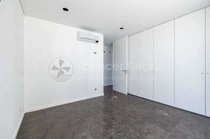 Image No.12-4 Bed House for sale