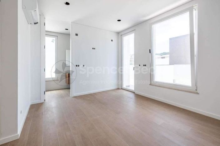 Image No.17-4 Bed House for sale