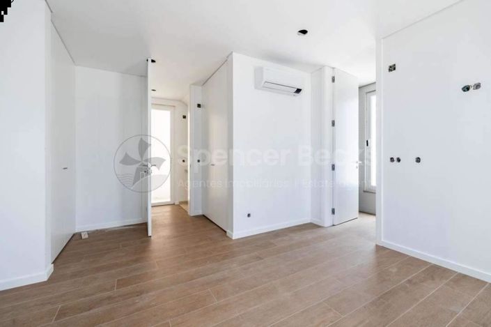 Image No.18-4 Bed House for sale