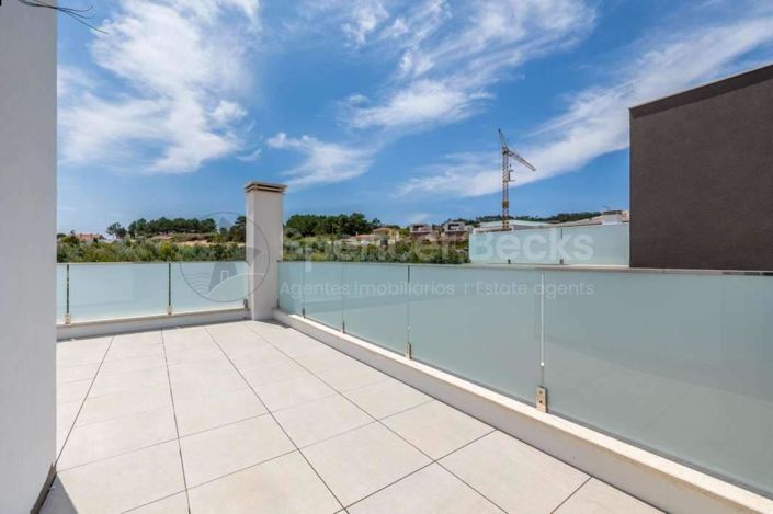 Image No.22-4 Bed House for sale