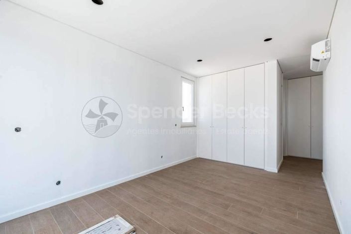 Image No.25-4 Bed House for sale