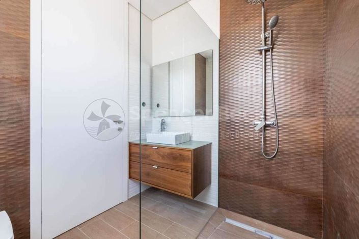 Image No.27-4 Bed House for sale