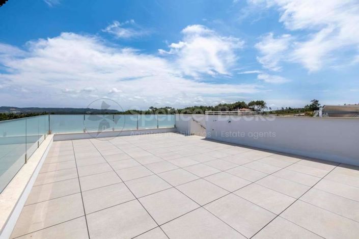 Image No.28-4 Bed House for sale