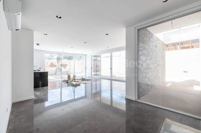 Image No.4-4 Bed House for sale