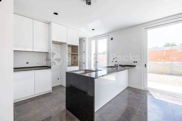 Image No.7-4 Bed House for sale