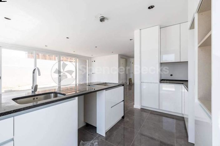 Image No.8-4 Bed House for sale