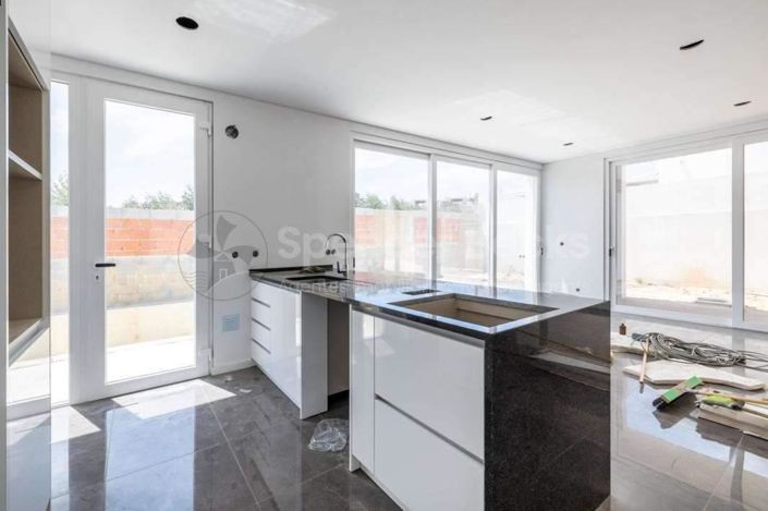 Image No.9-4 Bed House for sale