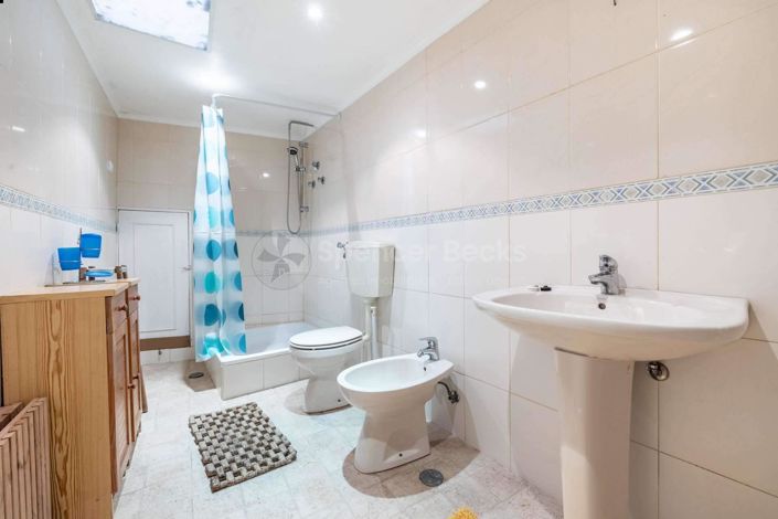 Image No.24-3 Bed House for sale