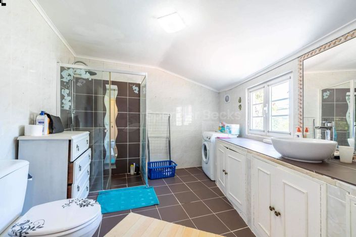 Image No.8-3 Bed House for sale