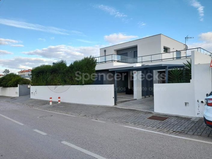 Image No.1-3 Bed House for sale