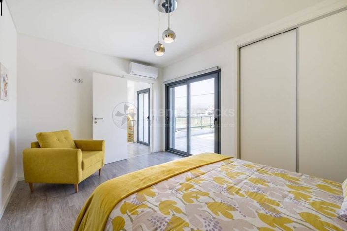 Image No.17-3 Bed House for sale