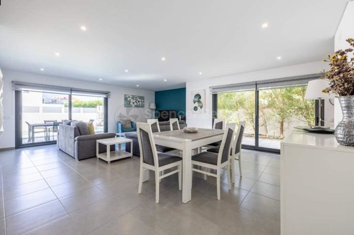 Image No.6-3 Bed House for sale