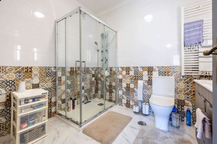 Image No.21-4 Bed House for sale