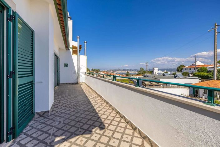 Image No.25-4 Bed House for sale