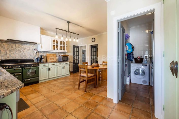 Image No.9-4 Bed House for sale