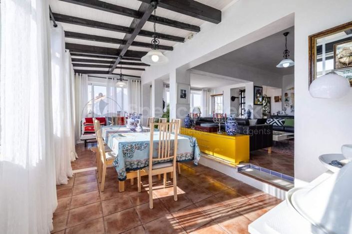 Image No.10-3 Bed House for sale