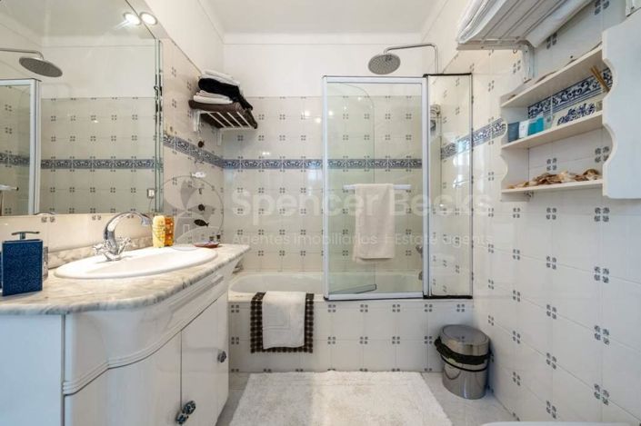 Image No.18-3 Bed House for sale