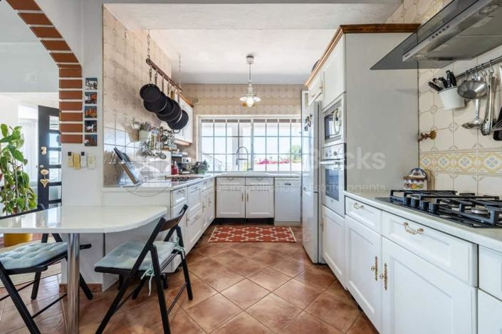 Image No.8-3 Bed House for sale