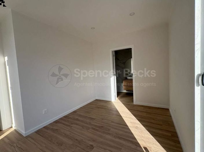 Image No.14-4 Bed House for sale