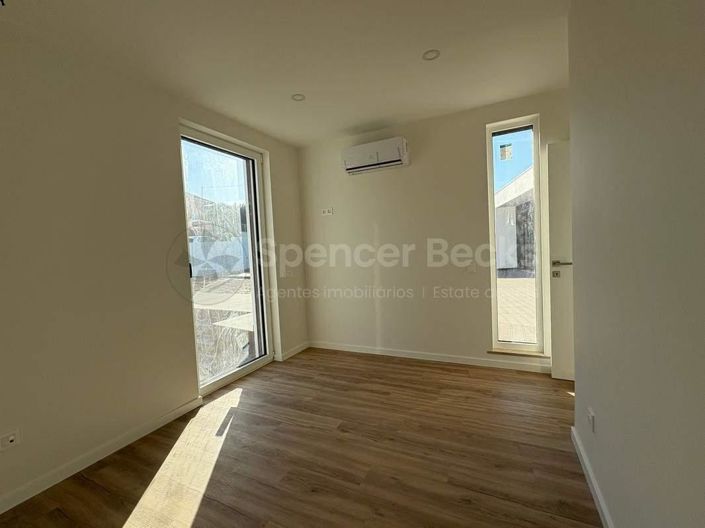 Image No.15-4 Bed House for sale