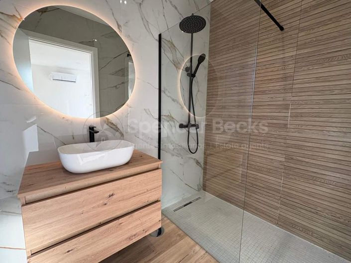 Image No.16-4 Bed House for sale