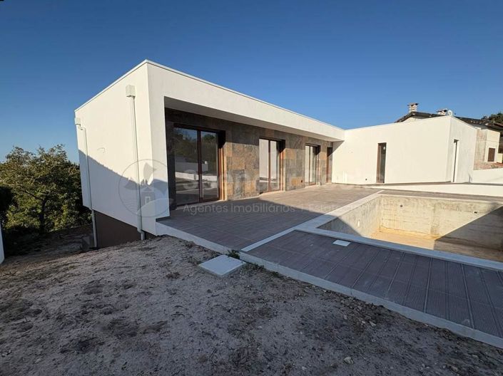 Image No.19-4 Bed House for sale