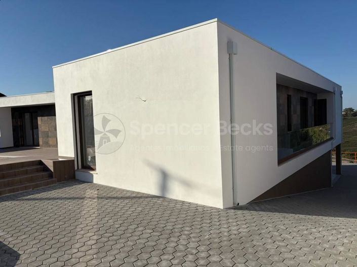 Image No.20-4 Bed House for sale