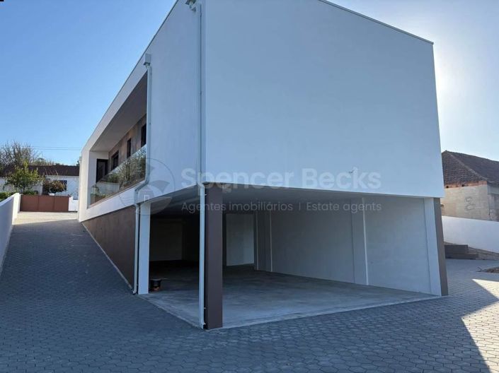 Image No.22-4 Bed House for sale