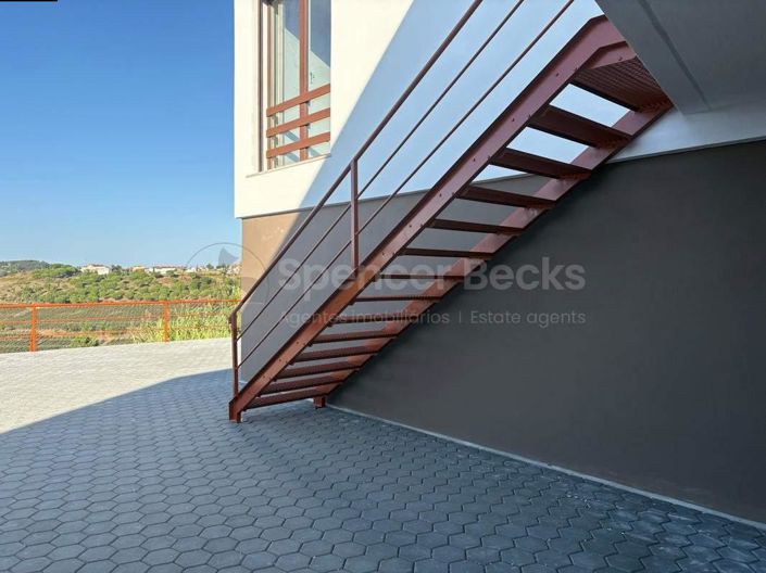 Image No.26-4 Bed House for sale