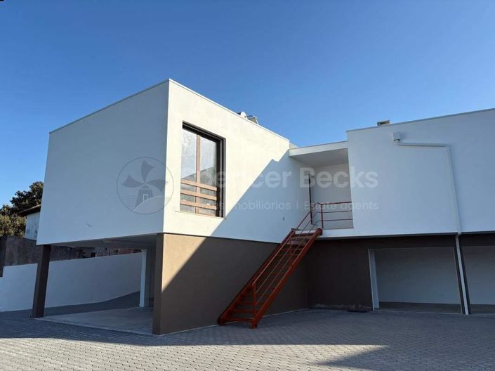 Image No.28-4 Bed House for sale