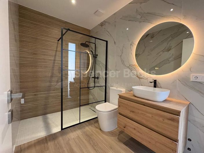 Image No.9-4 Bed House for sale