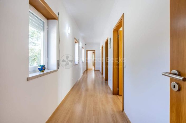 Image No.10-3 Bed House for sale