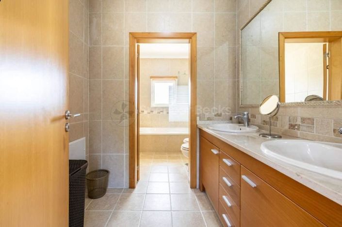 Image No.13-3 Bed House for sale