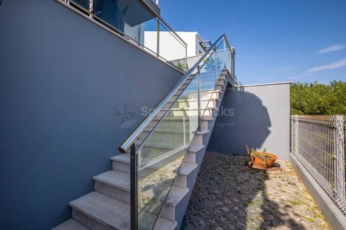 Image No.13-3 Bed House for sale