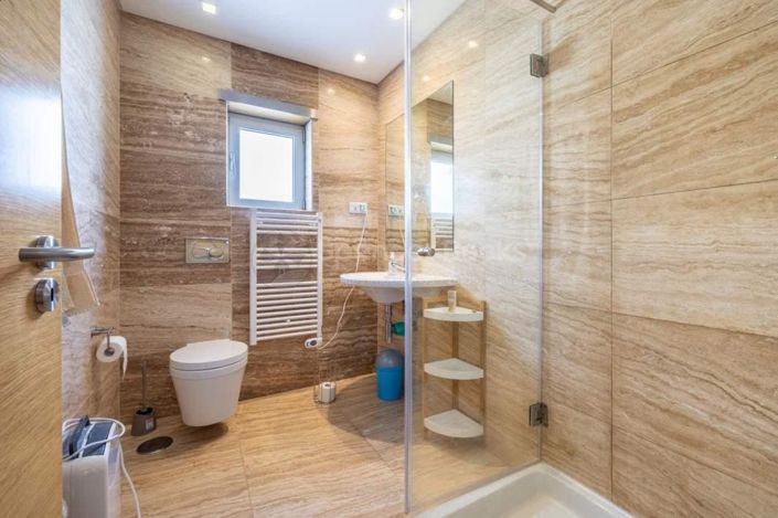 Image No.17-3 Bed House for sale