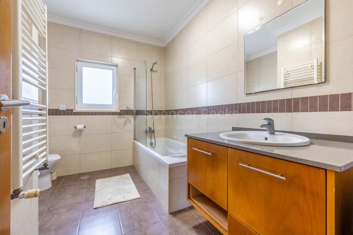 Image No.23-3 Bed House for sale