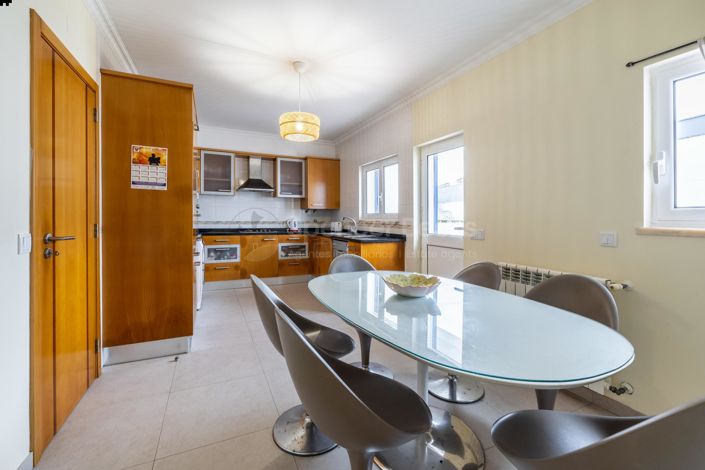 Image No.8-3 Bed House for sale