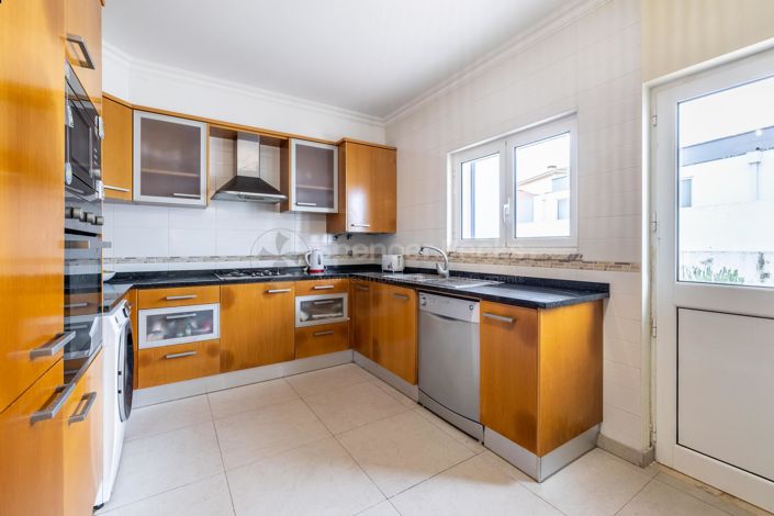 Image No.9-3 Bed House for sale