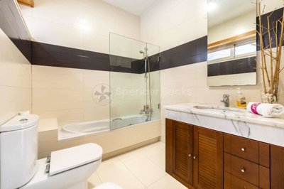 0a277002-1b1b-51d7-f8d9-ea608641aacc