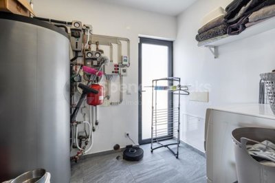 e56cc932-f7b9-7b30-2836-e17d11bc4d46