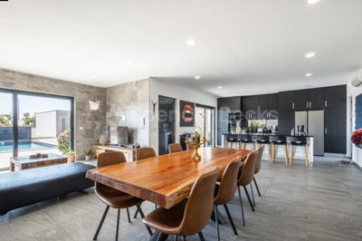 25321b9c-cba4-b3b6-801e-0233c3864cd7