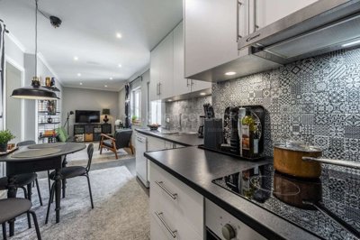 198cf1b2-3347-31c7-b691-6015ef92e840