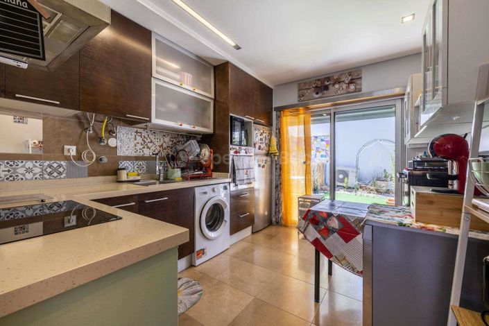 Image No.10-3 Bed House for sale