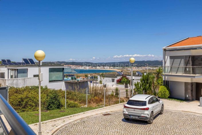 Image No.8-3 Bed House for sale